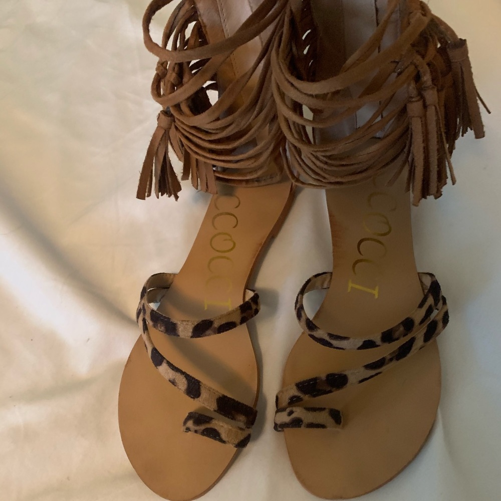 Leopard 🐆 and fringe sandals